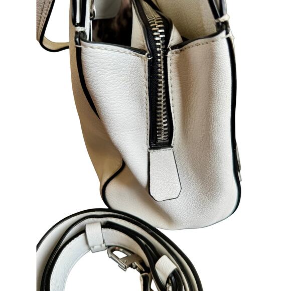 Guess White Leather & Cheetah Print Purse – Arm or Shoulder Bag - Picture 3 of 10